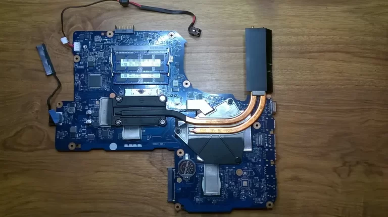 Asus r900 vue CM