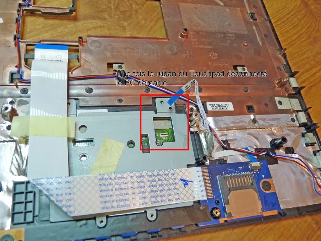 ASUS-R900V-Nappe-touchpad-deconnectee
