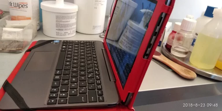 ASUS T100 HAN vue flanc