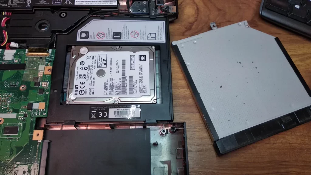 Mise en place HDD dans emplacement lecteur DVD
