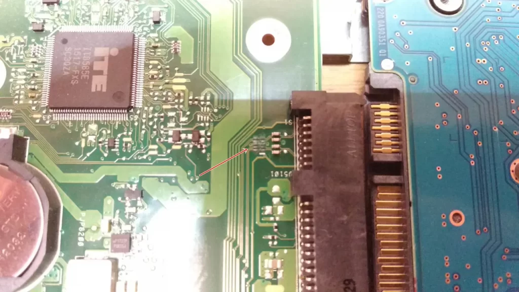 Vue connecteurs carte mere HDD abimes