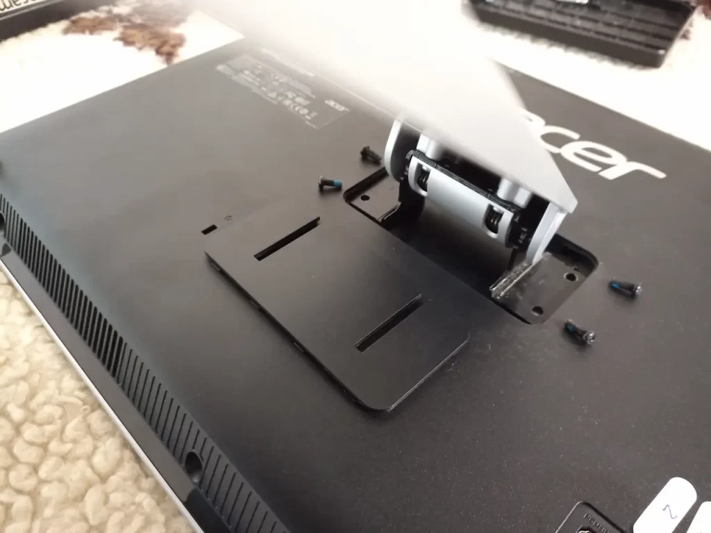 ACER AIO Aspire Z3-705 devisse vis du pied