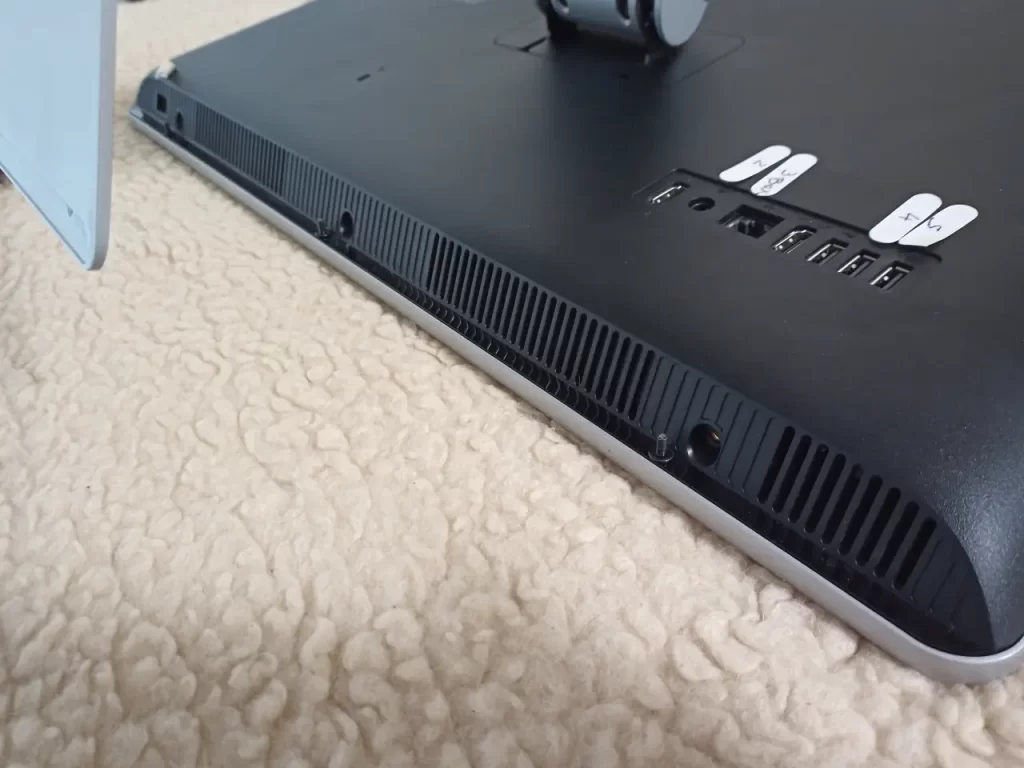 ACER AIO Aspire Z3-705 devisser vis flanc arrière coque