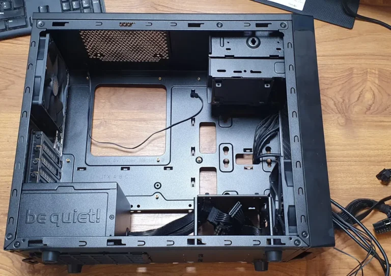 01 PC Bureau Cable Managment vue boitier vide